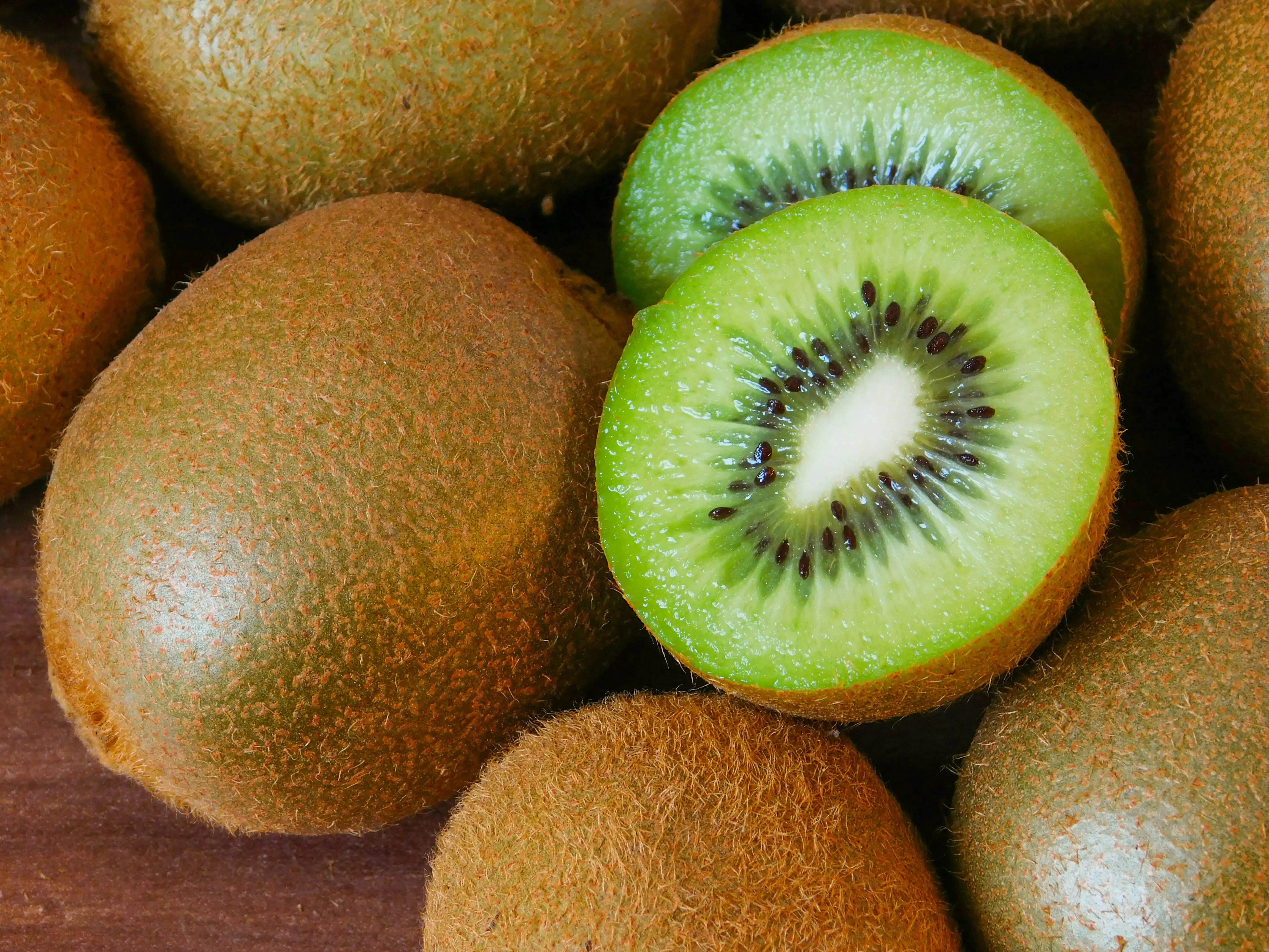 Green kiwifruits for IBD